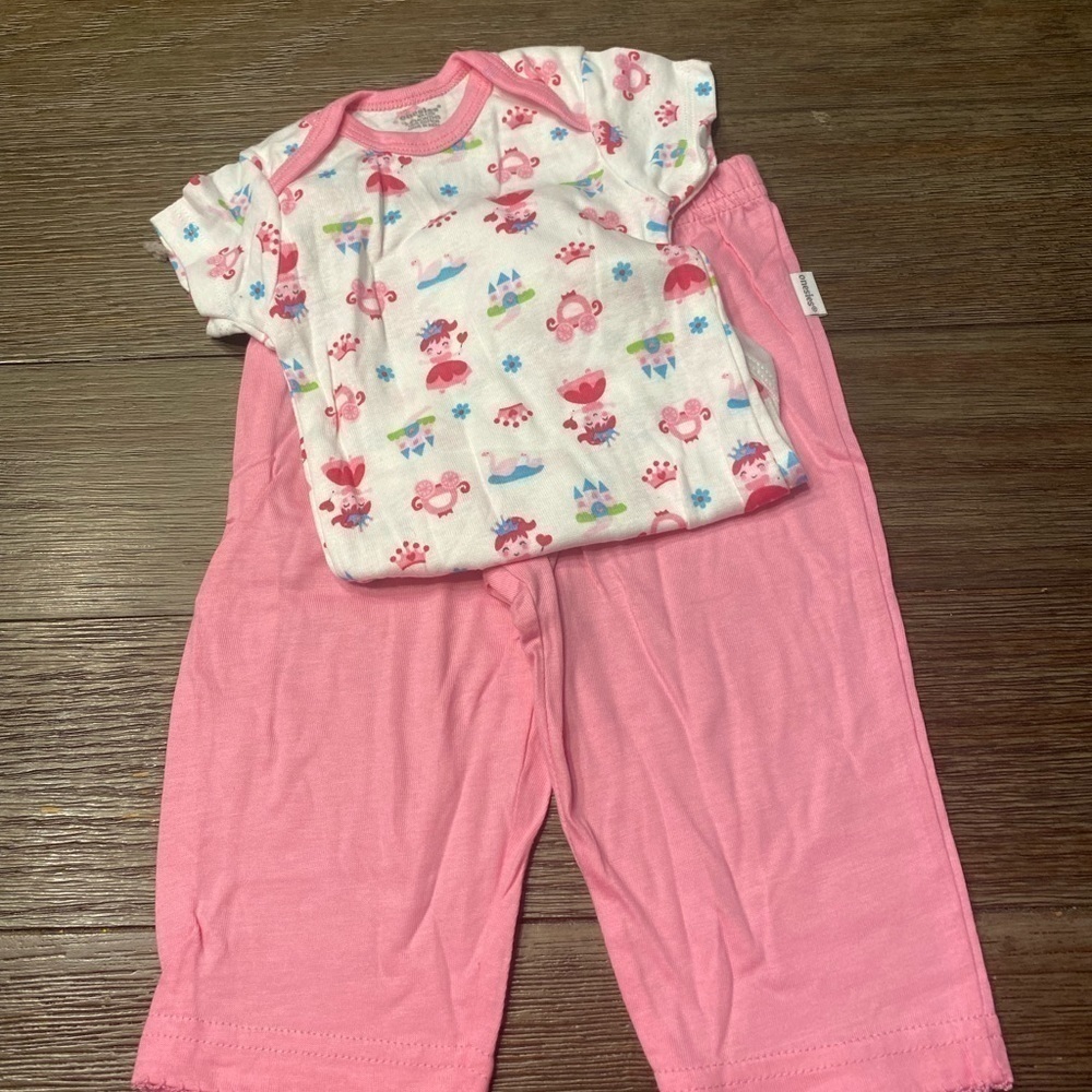 ONESIES brand baby 3-6 month 2 piece set girl 3/$25👶